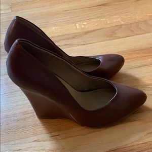 Brown wedge